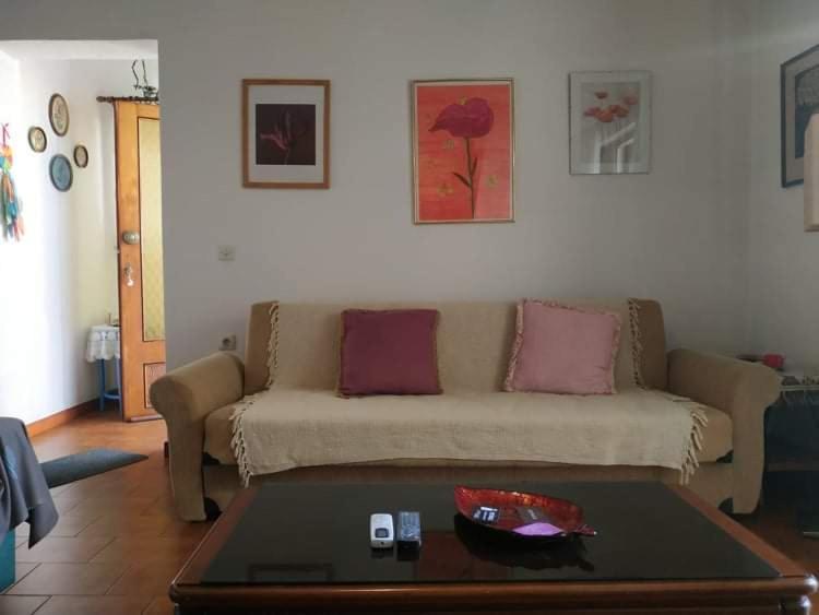 Violet Bedroom And Apartment Spata  Bagian luar foto