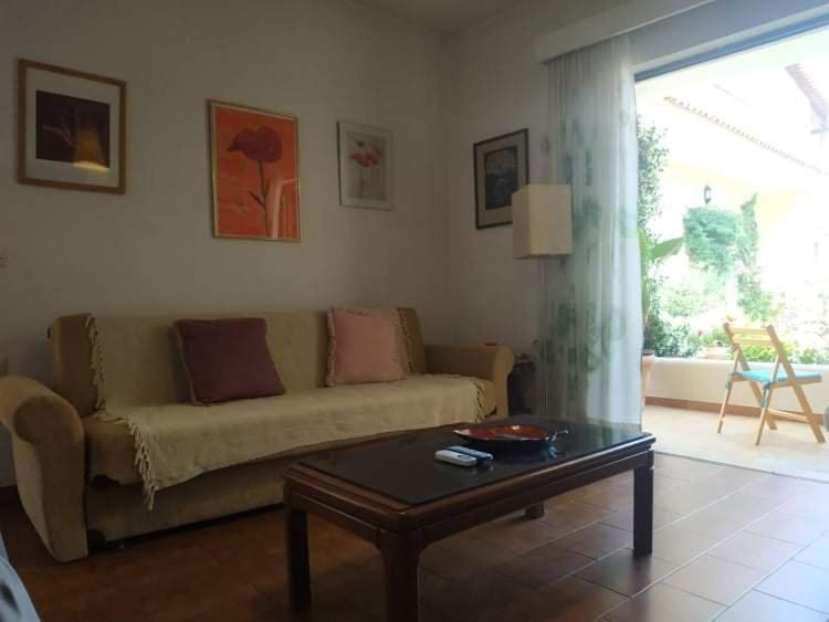 Violet Bedroom And Apartment Spata  Bagian luar foto