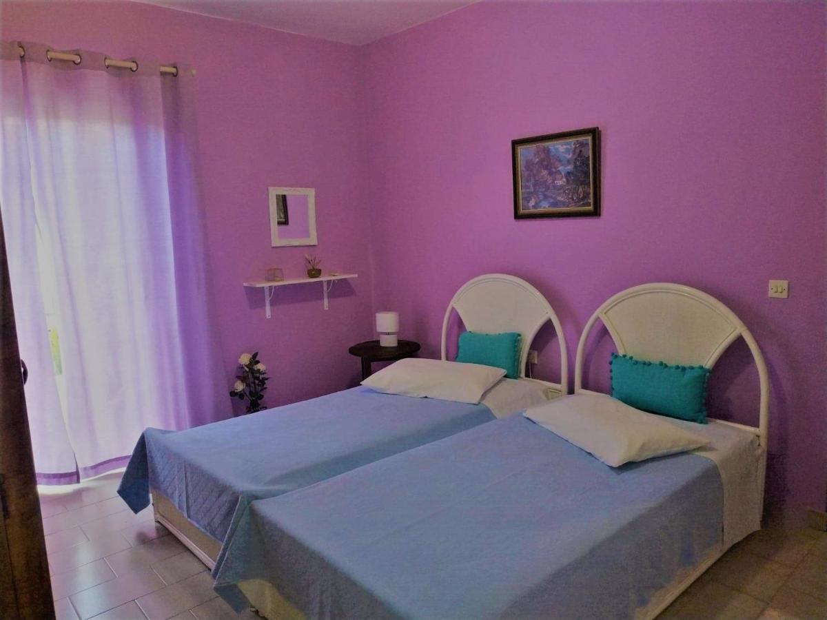 Violet Bedroom And Apartment Spata  Bagian luar foto