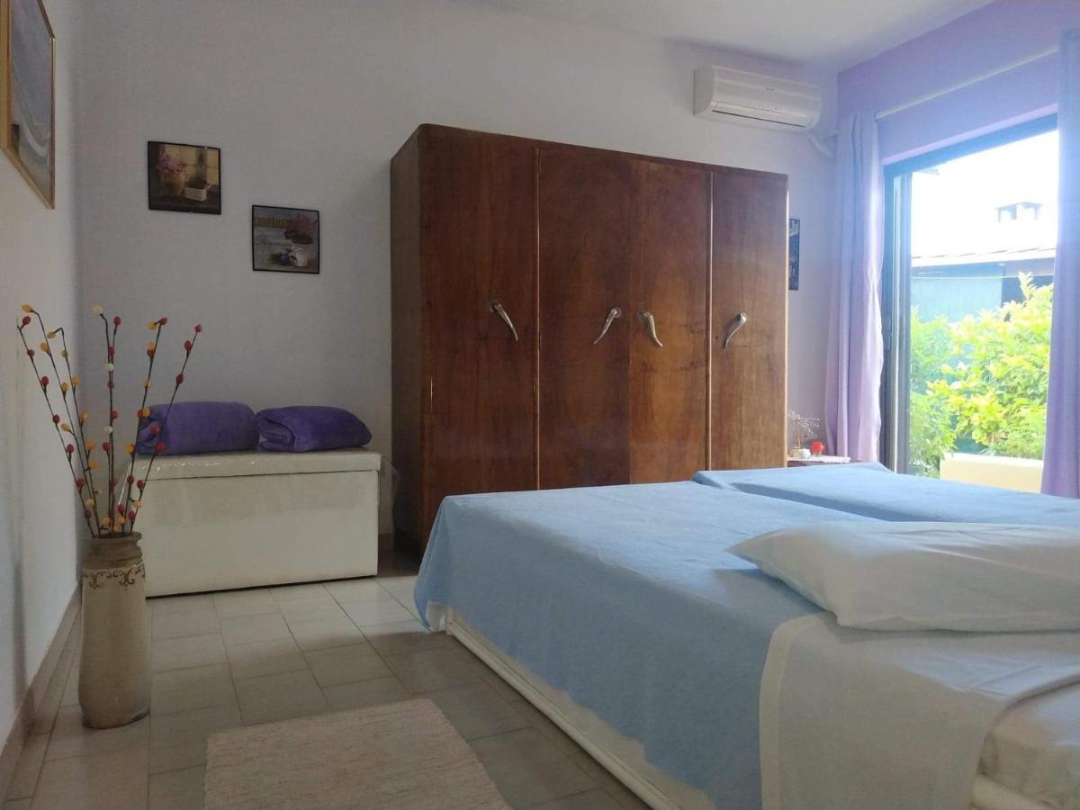 Violet Bedroom And Apartment Spata  Bagian luar foto