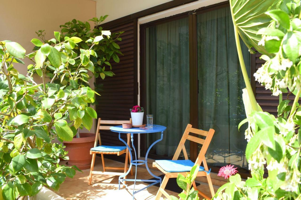 Violet Bedroom And Apartment Spata  Bagian luar foto
