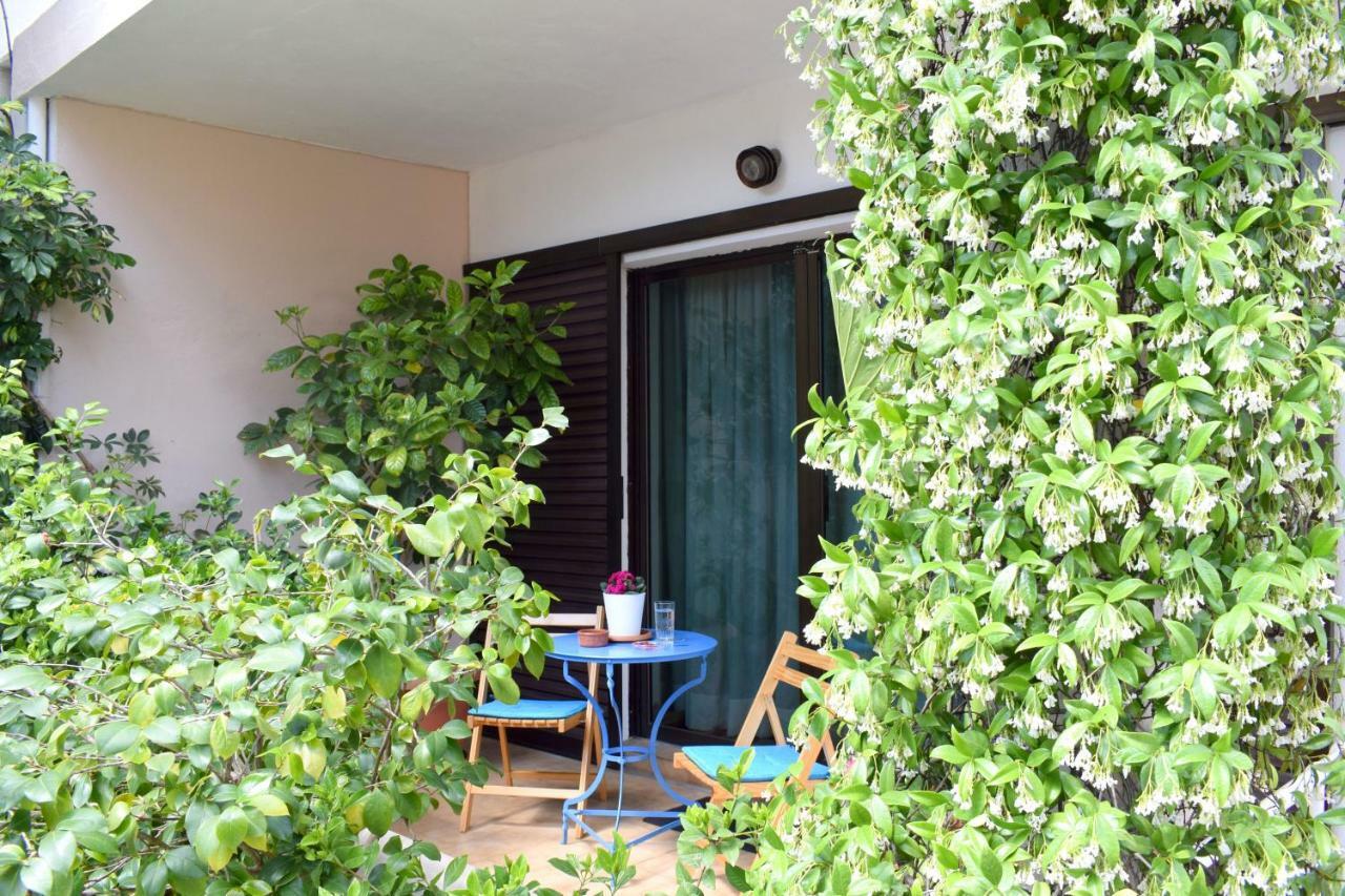 Violet Bedroom And Apartment Spata  Bagian luar foto